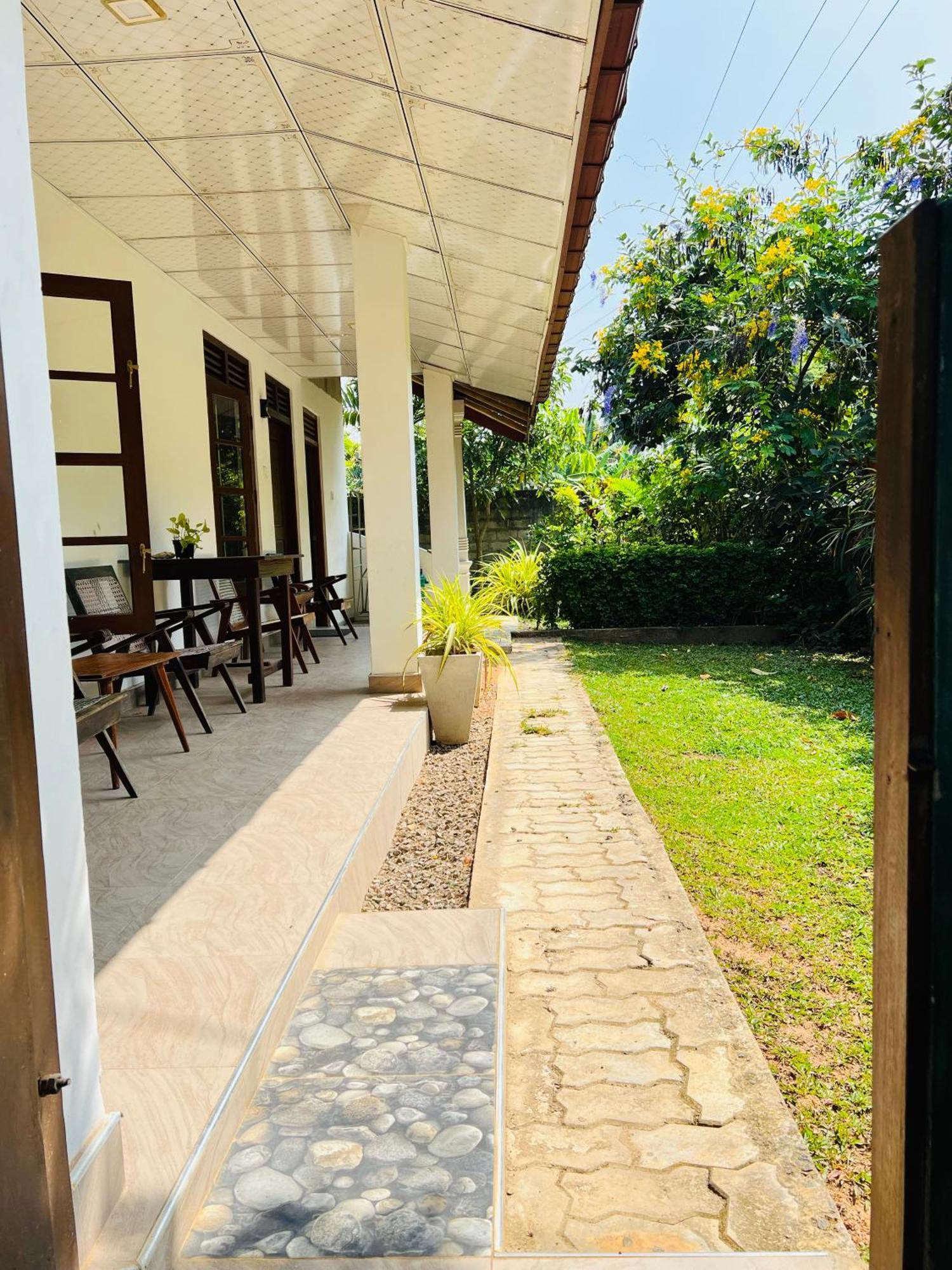 Medawatta Villa Mirissa Esterno foto